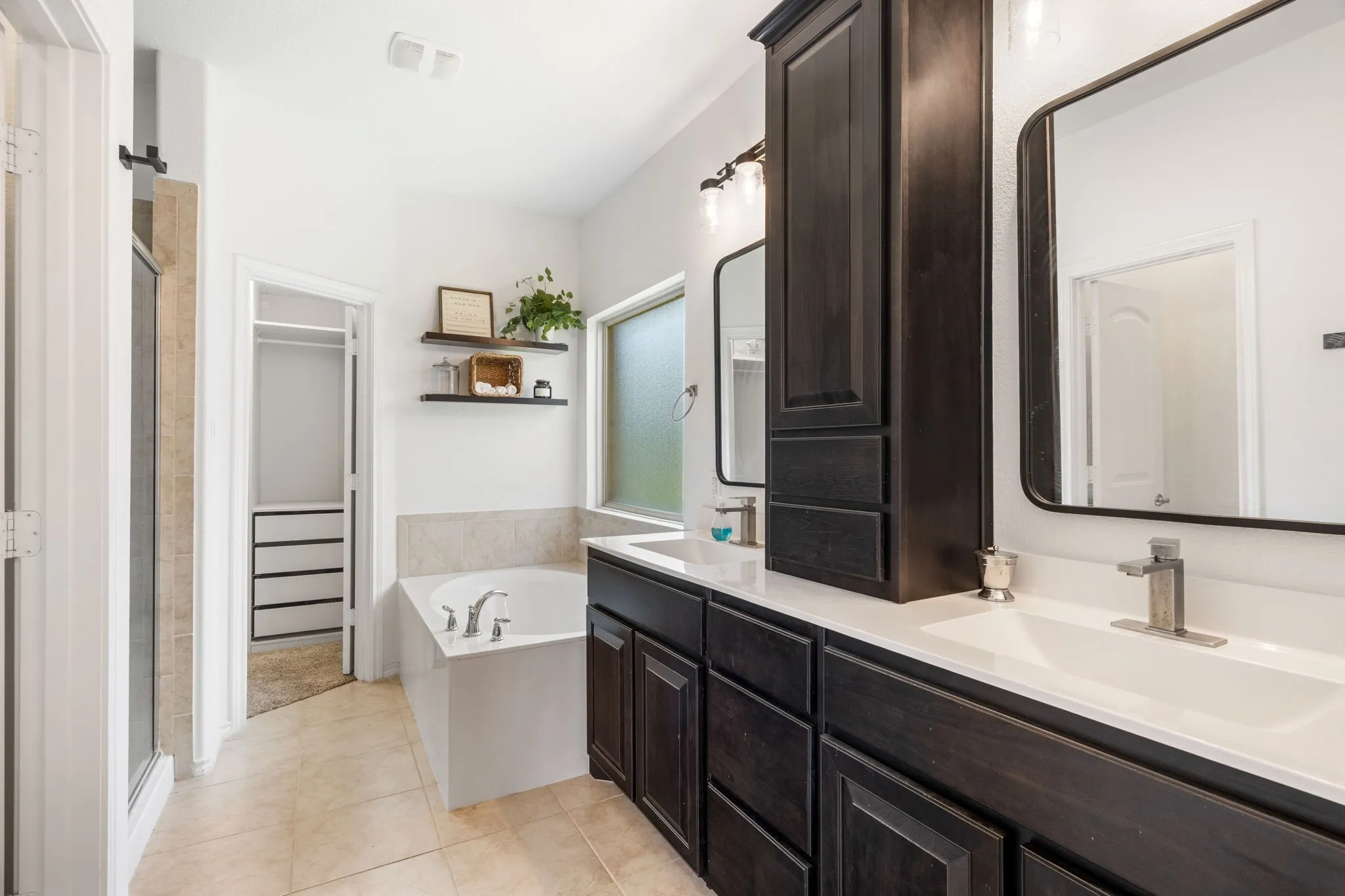 Single Family Residence For Sale in Tarrant County , 11312 Gold Canyon Drive, Fort Worth, Texas 76052, 4 Bedroom, 2 Bathroom, 2 Garage spaces, 2,048 Sqft, built in 2017, mls#21267382, Real Estate Agent in Fort Worth, Homes For Sale in Tarrant county, Homes For Sale in Fort Worth, Realtor in Fort Worth Texas, Real Estate Brokerage Independent Realty Texas, Luminita Cordes Realtor