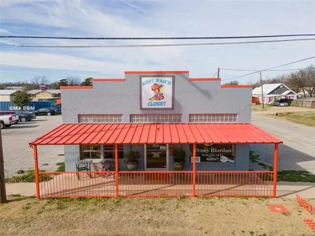 Retail For Sale in Clay County , 315 N Bridge, Henrietta, Texas 76365, 0, 0, Garage spaces, 0 Sqft, built in 1946, Price $140,000, mls#21268702, Real Estate Agent in Henrietta, Homes For Sale in Clay county, Homes For Sale in Henrietta, Realtor in Henrietta Texas, Real Estate Brokerage Independent Realty Texas, Luminita Cordes Realtor