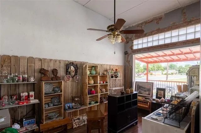 Retail For Sale in Clay County , 315 N Bridge, Henrietta, Texas 76365, 0, 0, Garage spaces, 0 Sqft, built in 1946, Price $140,000, mls#21268702, Real Estate Agent in Henrietta, Homes For Sale in Clay county, Homes For Sale in Henrietta, Realtor in Henrietta Texas, Real Estate Brokerage Independent Realty Texas, Luminita Cordes Realtor