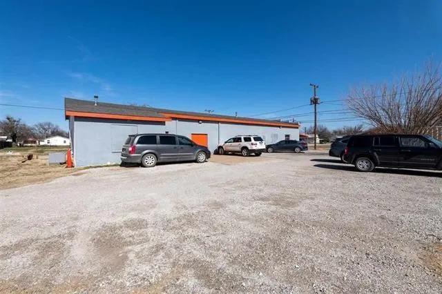 Retail For Sale in Clay County , 315 N Bridge, Henrietta, Texas 76365, 0, 0, Garage spaces, 0 Sqft, built in 1946, Price $140,000, mls#21268702, Real Estate Agent in Henrietta, Homes For Sale in Clay county, Homes For Sale in Henrietta, Realtor in Henrietta Texas, Real Estate Brokerage Independent Realty Texas, Luminita Cordes Realtor