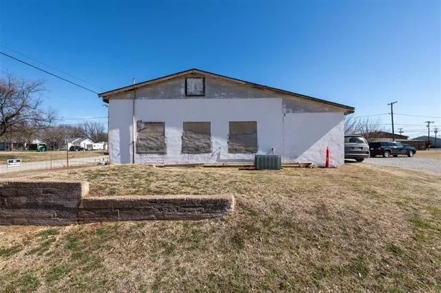 Retail For Sale in Clay County , 315 N Bridge, Henrietta, Texas 76365, 0, 0, Garage spaces, 0 Sqft, built in 1946, Price $140,000, mls#21268702, Real Estate Agent in Henrietta, Homes For Sale in Clay county, Homes For Sale in Henrietta, Realtor in Henrietta Texas, Real Estate Brokerage Independent Realty Texas, Luminita Cordes Realtor