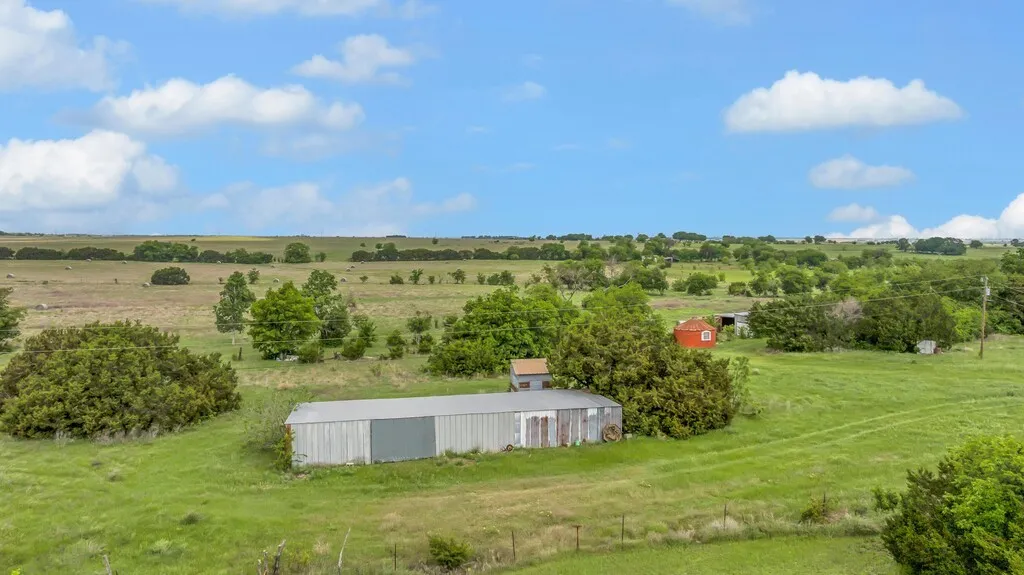 Mobile Home For Sale in Bosque County , 271 County Road 3440, Clifton, Texas 76634, 3 Bedroom, 2 Bathroom, Garage spaces, 1,120 Sqft, built in 1985, Price $549,000, mls#21268139, Real Estate Agent in Clifton, Homes For Sale in Bosque county, Homes For Sale in Clifton, Realtor in Clifton Texas, Real Estate Brokerage Independent Realty Texas, Luminita Cordes Realtor