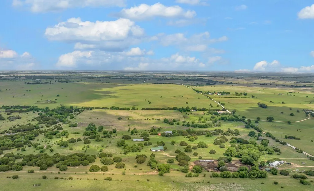 Mobile Home For Sale in Bosque County , 271 County Road 3440, Clifton, Texas 76634, 3 Bedroom, 2 Bathroom, Garage spaces, 1,120 Sqft, built in 1985, Price $549,000, mls#21268139, Real Estate Agent in Clifton, Homes For Sale in Bosque county, Homes For Sale in Clifton, Realtor in Clifton Texas, Real Estate Brokerage Independent Realty Texas, Luminita Cordes Realtor