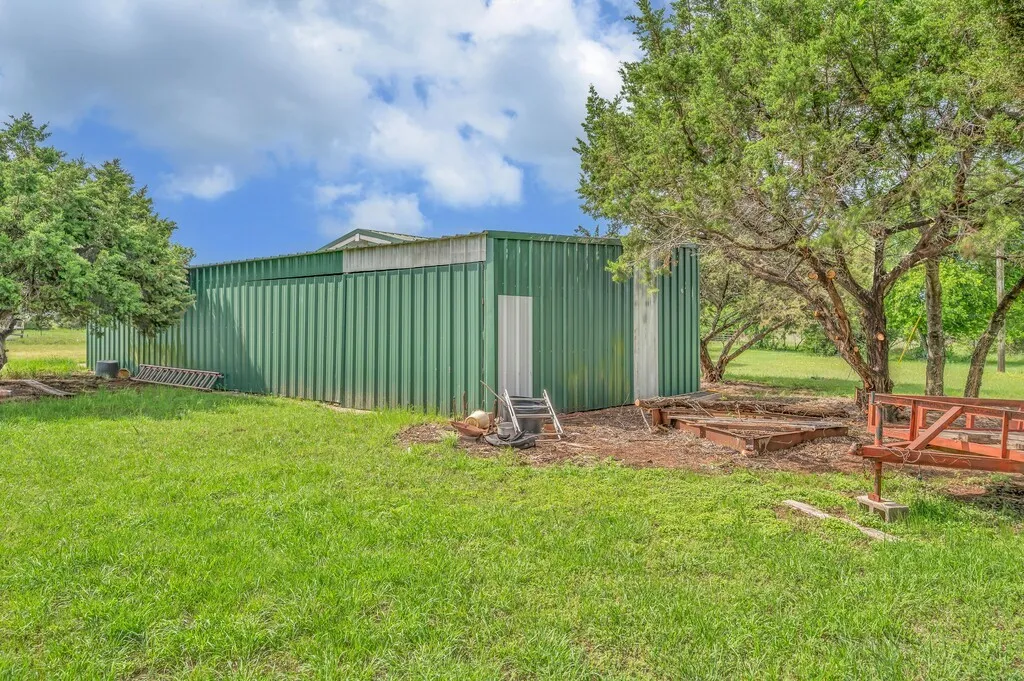 Mobile Home For Sale in Bosque County , 271 County Road 3440, Clifton, Texas 76634, 3 Bedroom, 2 Bathroom, Garage spaces, 1,120 Sqft, built in 1985, Price $549,000, mls#21268139, Real Estate Agent in Clifton, Homes For Sale in Bosque county, Homes For Sale in Clifton, Realtor in Clifton Texas, Real Estate Brokerage Independent Realty Texas, Luminita Cordes Realtor