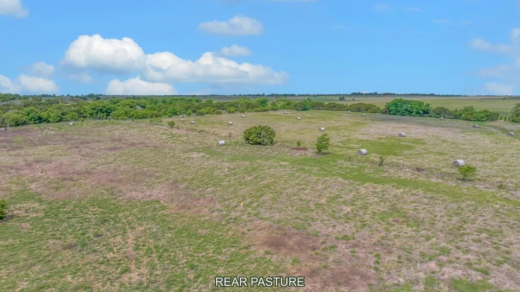 Mobile Home For Sale in Bosque County , 271 County Road 3440, Clifton, Texas 76634, 3 Bedroom, 2 Bathroom, Garage spaces, 1,120 Sqft, built in 1985, Price $549,000, mls#21268139, Real Estate Agent in Clifton, Homes For Sale in Bosque county, Homes For Sale in Clifton, Realtor in Clifton Texas, Real Estate Brokerage Independent Realty Texas, Luminita Cordes Realtor