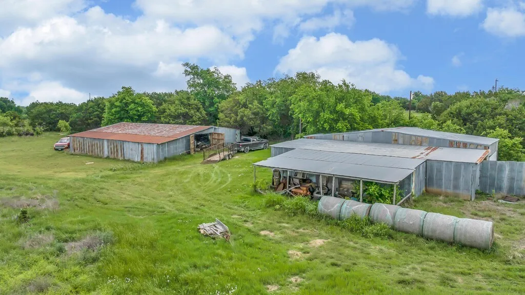 Mobile Home For Sale in Bosque County , 271 County Road 3440, Clifton, Texas 76634, 3 Bedroom, 2 Bathroom, Garage spaces, 1,120 Sqft, built in 1985, Price $549,000, mls#21268139, Real Estate Agent in Clifton, Homes For Sale in Bosque county, Homes For Sale in Clifton, Realtor in Clifton Texas, Real Estate Brokerage Independent Realty Texas, Luminita Cordes Realtor