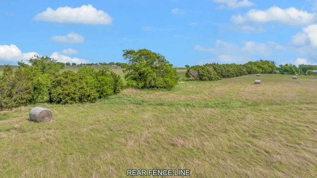 Mobile Home For Sale in Bosque County , 271 County Road 3440, Clifton, Texas 76634, 3 Bedroom, 2 Bathroom, Garage spaces, 1,120 Sqft, built in 1985, Price $549,000, mls#21268139, Real Estate Agent in Clifton, Homes For Sale in Bosque county, Homes For Sale in Clifton, Realtor in Clifton Texas, Real Estate Brokerage Independent Realty Texas, Luminita Cordes Realtor