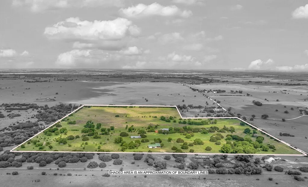 Mobile Home For Sale in Bosque County , 271 County Road 3440, Clifton, Texas 76634, 3 Bedroom, 2 Bathroom, Garage spaces, 1,120 Sqft, built in 1985, Price $549,000, mls#21268139, Real Estate Agent in Clifton, Homes For Sale in Bosque county, Homes For Sale in Clifton, Realtor in Clifton Texas, Real Estate Brokerage Independent Realty Texas, Luminita Cordes Realtor