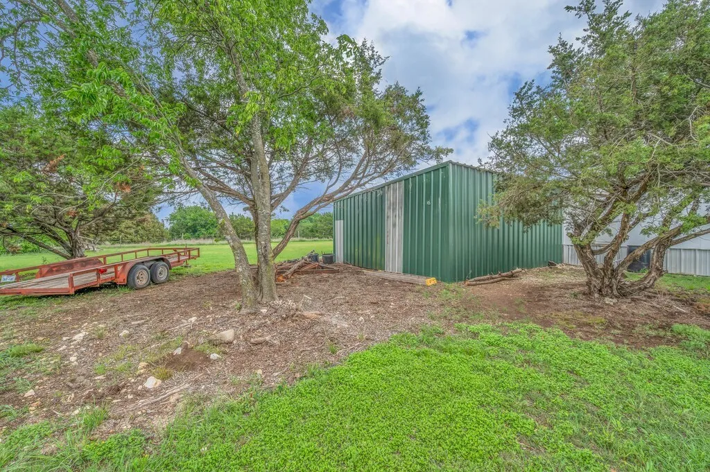 Mobile Home For Sale in Bosque County , 271 County Road 3440, Clifton, Texas 76634, 3 Bedroom, 2 Bathroom, Garage spaces, 1,120 Sqft, built in 1985, Price $549,000, mls#21268139, Real Estate Agent in Clifton, Homes For Sale in Bosque county, Homes For Sale in Clifton, Realtor in Clifton Texas, Real Estate Brokerage Independent Realty Texas, Luminita Cordes Realtor