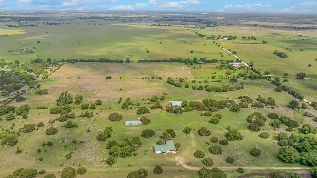 Mobile Home For Sale in Bosque County , 271 County Road 3440, Clifton, Texas 76634, 3 Bedroom, 2 Bathroom, Garage spaces, 1,120 Sqft, built in 1985, Price $549,000, mls#21268139, Real Estate Agent in Clifton, Homes For Sale in Bosque county, Homes For Sale in Clifton, Realtor in Clifton Texas, Real Estate Brokerage Independent Realty Texas, Luminita Cordes Realtor