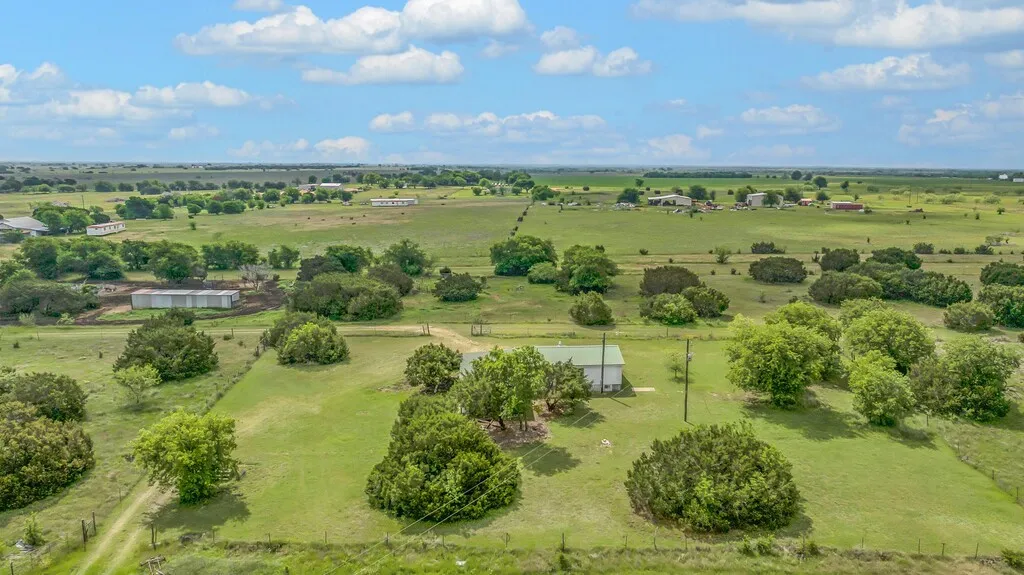 Mobile Home For Sale in Bosque County , 271 County Road 3440, Clifton, Texas 76634, 3 Bedroom, 2 Bathroom, Garage spaces, 1,120 Sqft, built in 1985, Price $549,000, mls#21268139, Real Estate Agent in Clifton, Homes For Sale in Bosque county, Homes For Sale in Clifton, Realtor in Clifton Texas, Real Estate Brokerage Independent Realty Texas, Luminita Cordes Realtor