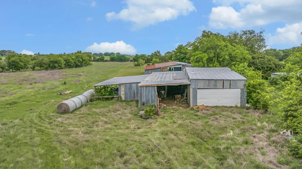 Mobile Home For Sale in Bosque County , 271 County Road 3440, Clifton, Texas 76634, 3 Bedroom, 2 Bathroom, Garage spaces, 1,120 Sqft, built in 1985, Price $549,000, mls#21268139, Real Estate Agent in Clifton, Homes For Sale in Bosque county, Homes For Sale in Clifton, Realtor in Clifton Texas, Real Estate Brokerage Independent Realty Texas, Luminita Cordes Realtor