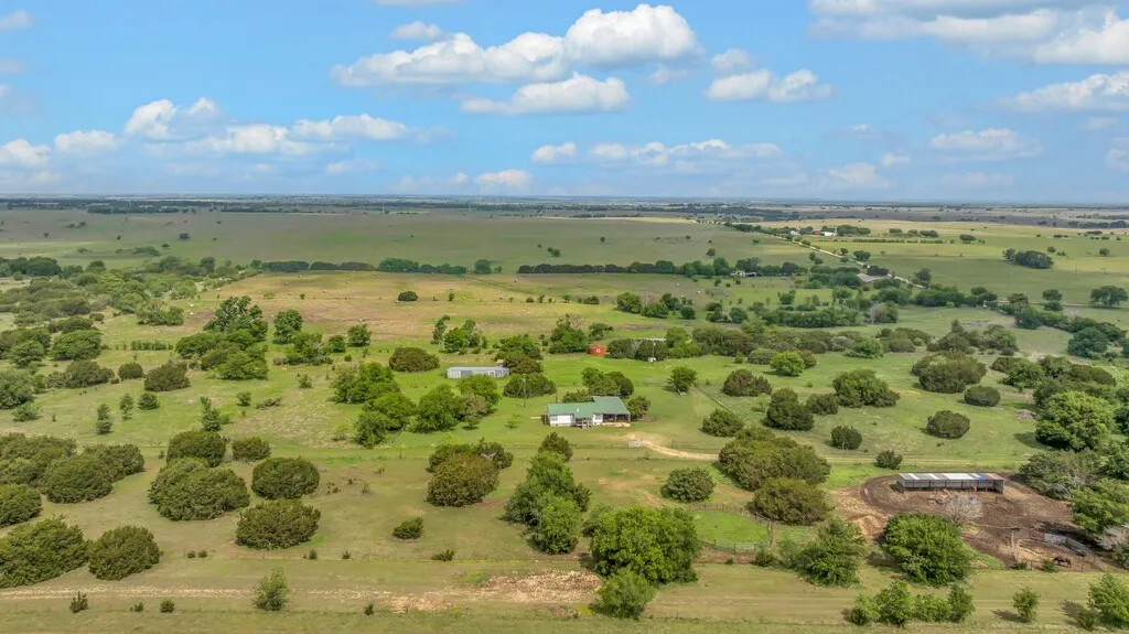 Mobile Home For Sale in Bosque County , 271 County Road 3440, Clifton, Texas 76634, 3 Bedroom, 2 Bathroom, Garage spaces, 1,120 Sqft, built in 1985, Price $549,000, mls#21268139, Real Estate Agent in Clifton, Homes For Sale in Bosque county, Homes For Sale in Clifton, Realtor in Clifton Texas, Real Estate Brokerage Independent Realty Texas, Luminita Cordes Realtor