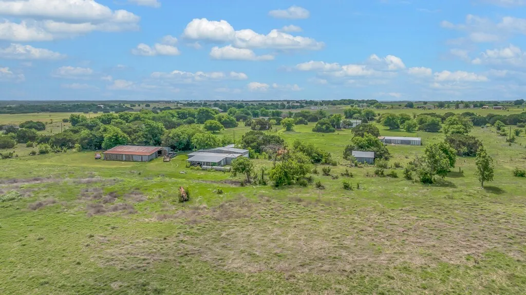 Mobile Home For Sale in Bosque County , 271 County Road 3440, Clifton, Texas 76634, 3 Bedroom, 2 Bathroom, Garage spaces, 1,120 Sqft, built in 1985, Price $549,000, mls#21268139, Real Estate Agent in Clifton, Homes For Sale in Bosque county, Homes For Sale in Clifton, Realtor in Clifton Texas, Real Estate Brokerage Independent Realty Texas, Luminita Cordes Realtor