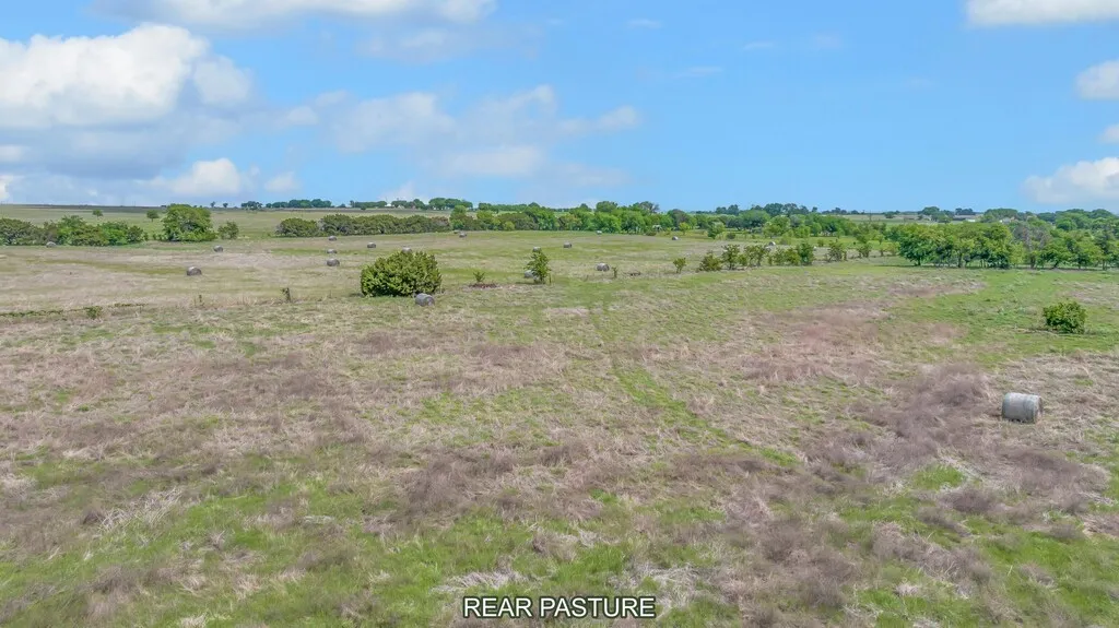 Mobile Home For Sale in Bosque County , 271 County Road 3440, Clifton, Texas 76634, 3 Bedroom, 2 Bathroom, Garage spaces, 1,120 Sqft, built in 1985, Price $549,000, mls#21268139, Real Estate Agent in Clifton, Homes For Sale in Bosque county, Homes For Sale in Clifton, Realtor in Clifton Texas, Real Estate Brokerage Independent Realty Texas, Luminita Cordes Realtor