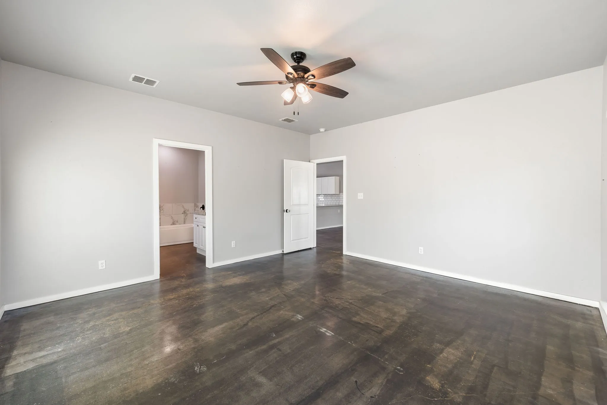 Single Family Residence For Sale in Johnson County , 2480 County Road 312, Cleburne, Texas 76031, 4 Bedroom, 2 Bathroom, 2 Garage spaces, 2,300 Sqft, built in 2022, mls#21268711, Real Estate Agent in Cleburne, Homes For Sale in Johnson county, Homes For Sale in Cleburne, Realtor in Cleburne Texas, Real Estate Brokerage Independent Realty Texas, Luminita Cordes Realtor