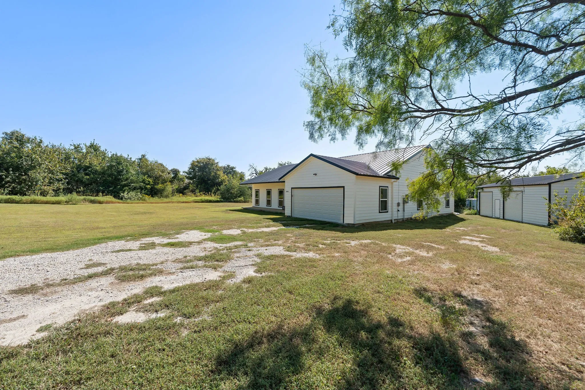 Single Family Residence For Sale in Johnson County , 2480 County Road 312, Cleburne, Texas 76031, 4 Bedroom, 2 Bathroom, 2 Garage spaces, 2,300 Sqft, built in 2022, mls#21268711, Real Estate Agent in Cleburne, Homes For Sale in Johnson county, Homes For Sale in Cleburne, Realtor in Cleburne Texas, Real Estate Brokerage Independent Realty Texas, Luminita Cordes Realtor