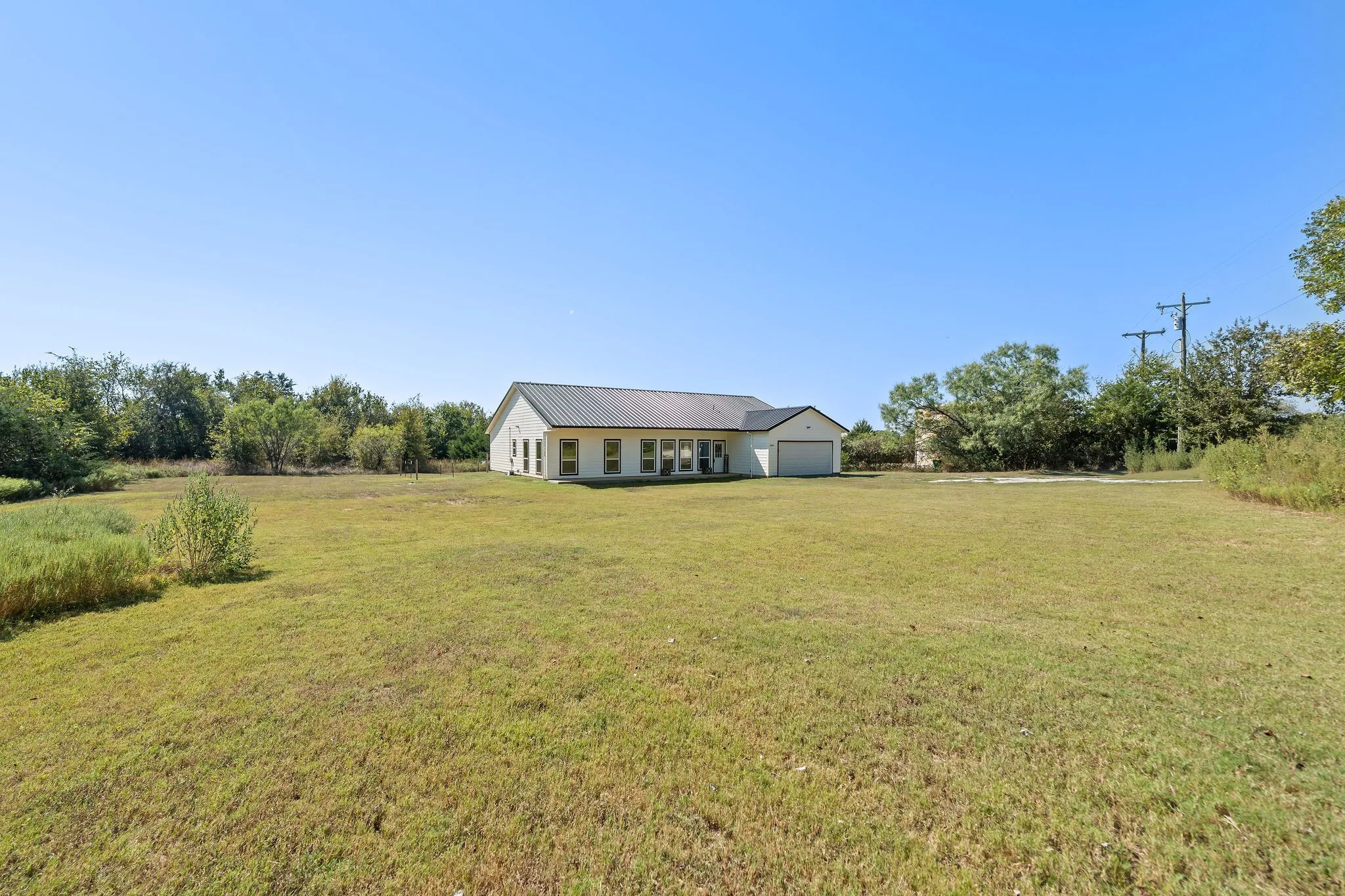 Single Family Residence For Sale in Johnson County , 2480 County Road 312, Cleburne, Texas 76031, 4 Bedroom, 2 Bathroom, 2 Garage spaces, 2,300 Sqft, built in 2022, mls#21268711, Real Estate Agent in Cleburne, Homes For Sale in Johnson county, Homes For Sale in Cleburne, Realtor in Cleburne Texas, Real Estate Brokerage Independent Realty Texas, Luminita Cordes Realtor