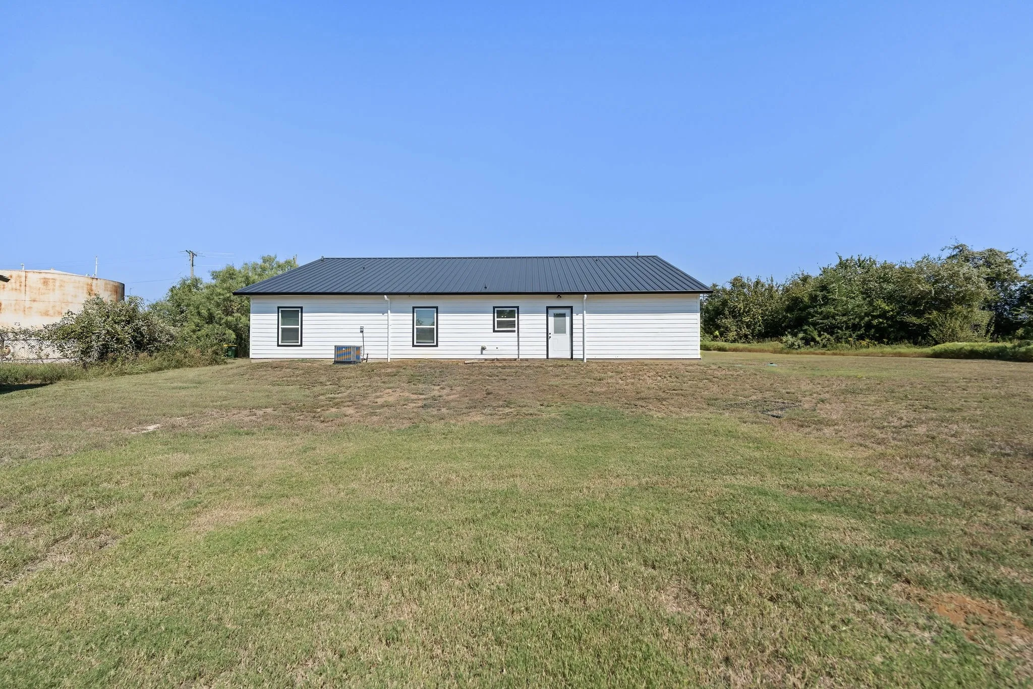 Single Family Residence For Sale in Johnson County , 2480 County Road 312, Cleburne, Texas 76031, 4 Bedroom, 2 Bathroom, 2 Garage spaces, 2,300 Sqft, built in 2022, mls#21268711, Real Estate Agent in Cleburne, Homes For Sale in Johnson county, Homes For Sale in Cleburne, Realtor in Cleburne Texas, Real Estate Brokerage Independent Realty Texas, Luminita Cordes Realtor