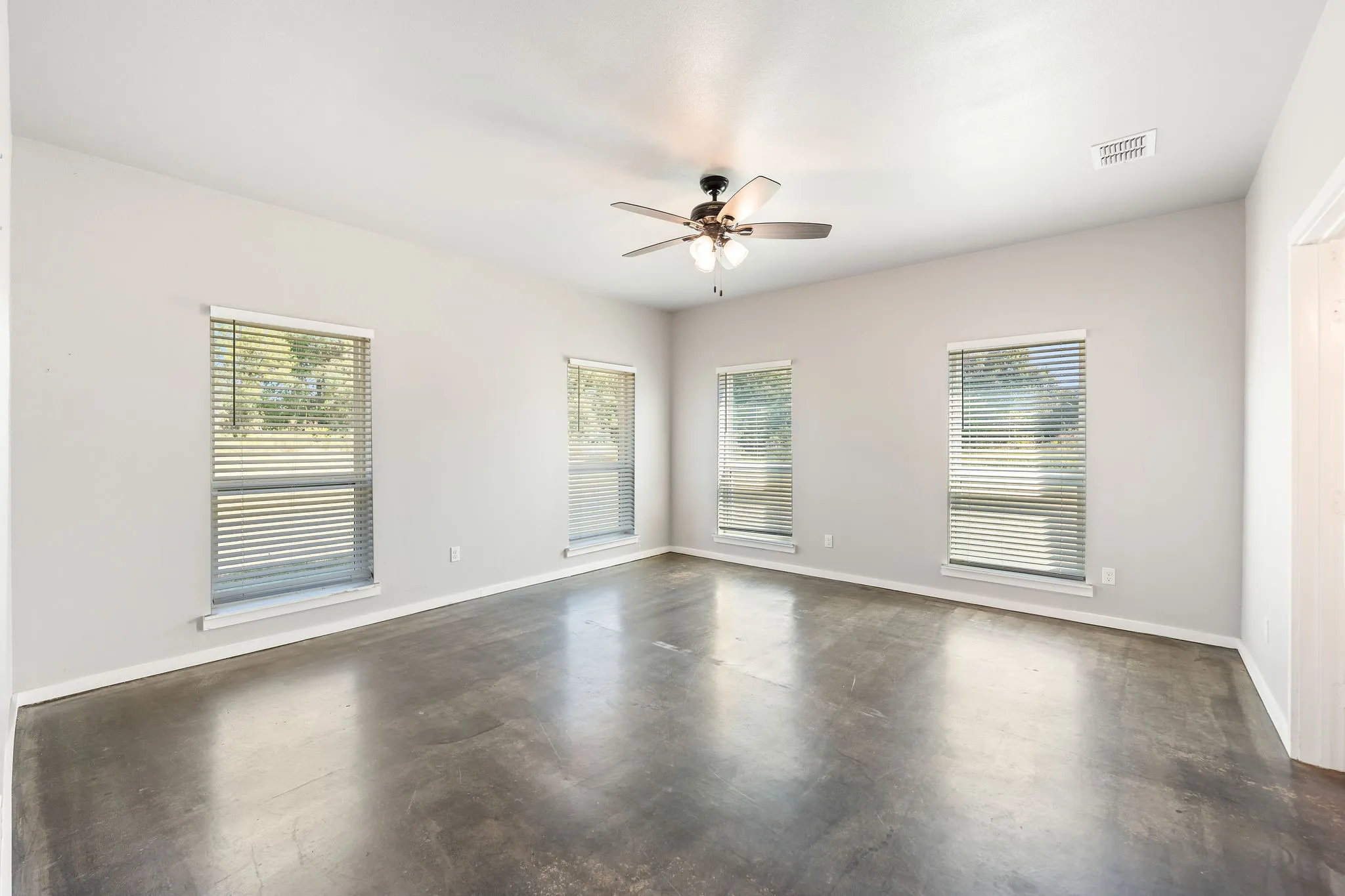 Single Family Residence For Sale in Johnson County , 2480 County Road 312, Cleburne, Texas 76031, 4 Bedroom, 2 Bathroom, 2 Garage spaces, 2,300 Sqft, built in 2022, mls#21268711, Real Estate Agent in Cleburne, Homes For Sale in Johnson county, Homes For Sale in Cleburne, Realtor in Cleburne Texas, Real Estate Brokerage Independent Realty Texas, Luminita Cordes Realtor