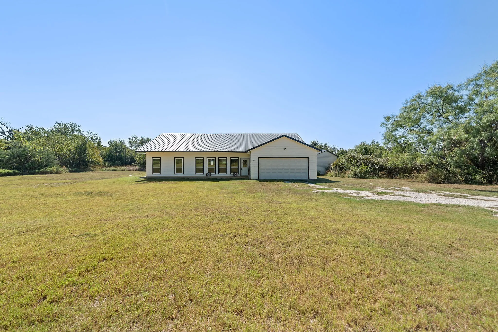 Single Family Residence For Sale in Johnson County , 2480 County Road 312, Cleburne, Texas 76031, 4 Bedroom, 2 Bathroom, 2 Garage spaces, 2,300 Sqft, built in 2022, mls#21268711, Real Estate Agent in Cleburne, Homes For Sale in Johnson county, Homes For Sale in Cleburne, Realtor in Cleburne Texas, Real Estate Brokerage Independent Realty Texas, Luminita Cordes Realtor
