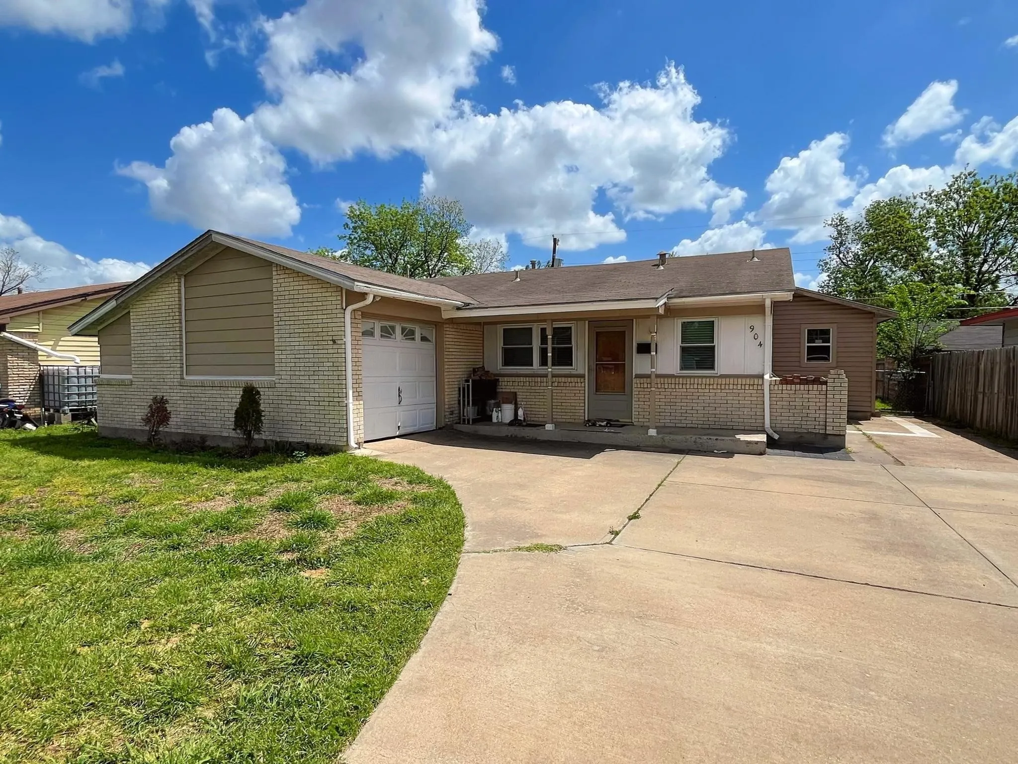Single Family Residence For Sale in Dallas County , 904 Miranda Drive, Mesquite, Texas 75149, 4 Bedroom, 2 Bathroom, 1 Garage spaces, 1,498 Sqft, built in 1962, mls#21267651, Real Estate Agent in Mesquite, Homes For Sale in Dallas county, Homes For Sale in Mesquite, Realtor in Mesquite Texas, Real Estate Brokerage Independent Realty Texas, Luminita Cordes Realtor