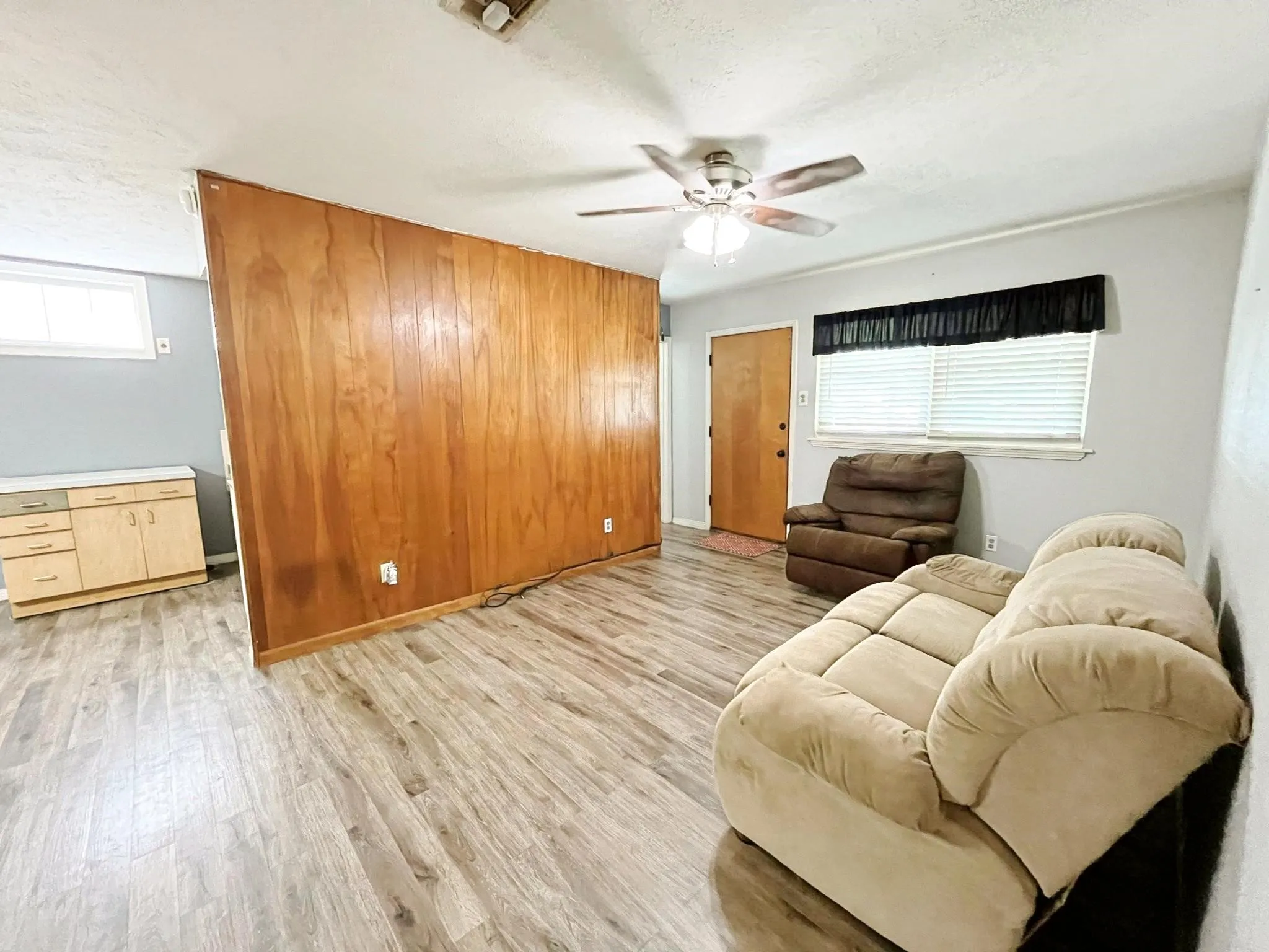Single Family Residence For Sale in Dallas County , 904 Miranda Drive, Mesquite, Texas 75149, 4 Bedroom, 2 Bathroom, 1 Garage spaces, 1,498 Sqft, built in 1962, mls#21267651, Real Estate Agent in Mesquite, Homes For Sale in Dallas county, Homes For Sale in Mesquite, Realtor in Mesquite Texas, Real Estate Brokerage Independent Realty Texas, Luminita Cordes Realtor