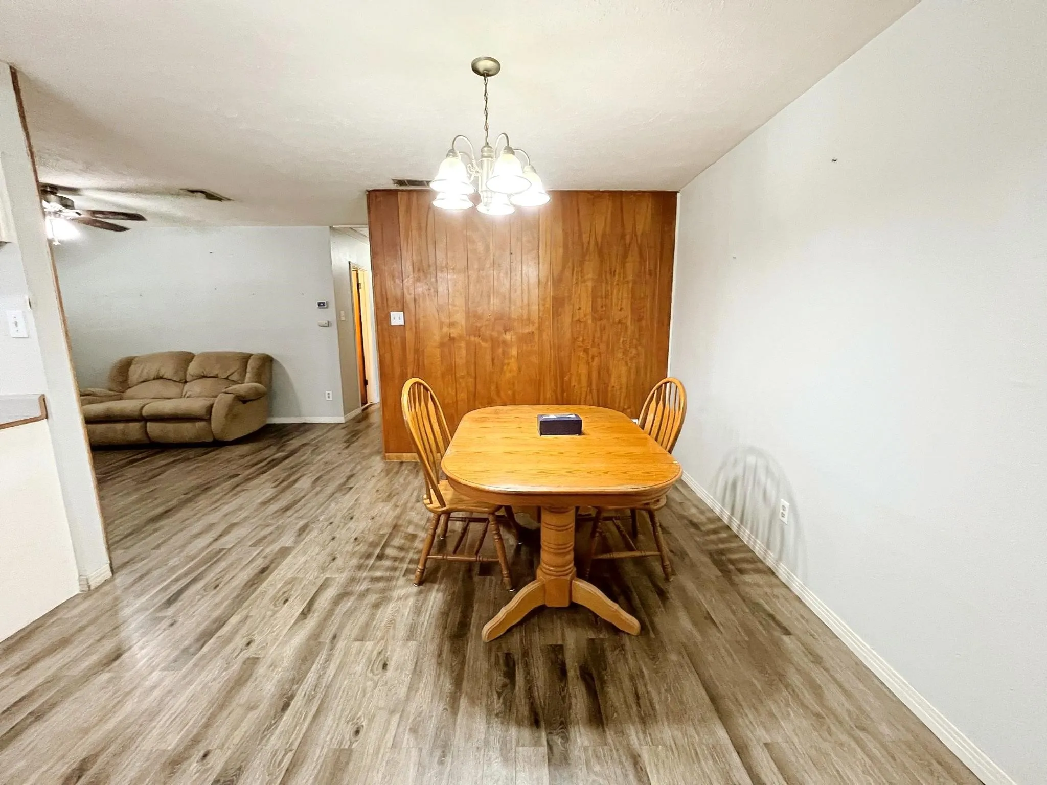 Single Family Residence For Sale in Dallas County , 904 Miranda Drive, Mesquite, Texas 75149, 4 Bedroom, 2 Bathroom, 1 Garage spaces, 1,498 Sqft, built in 1962, mls#21267651, Real Estate Agent in Mesquite, Homes For Sale in Dallas county, Homes For Sale in Mesquite, Realtor in Mesquite Texas, Real Estate Brokerage Independent Realty Texas, Luminita Cordes Realtor