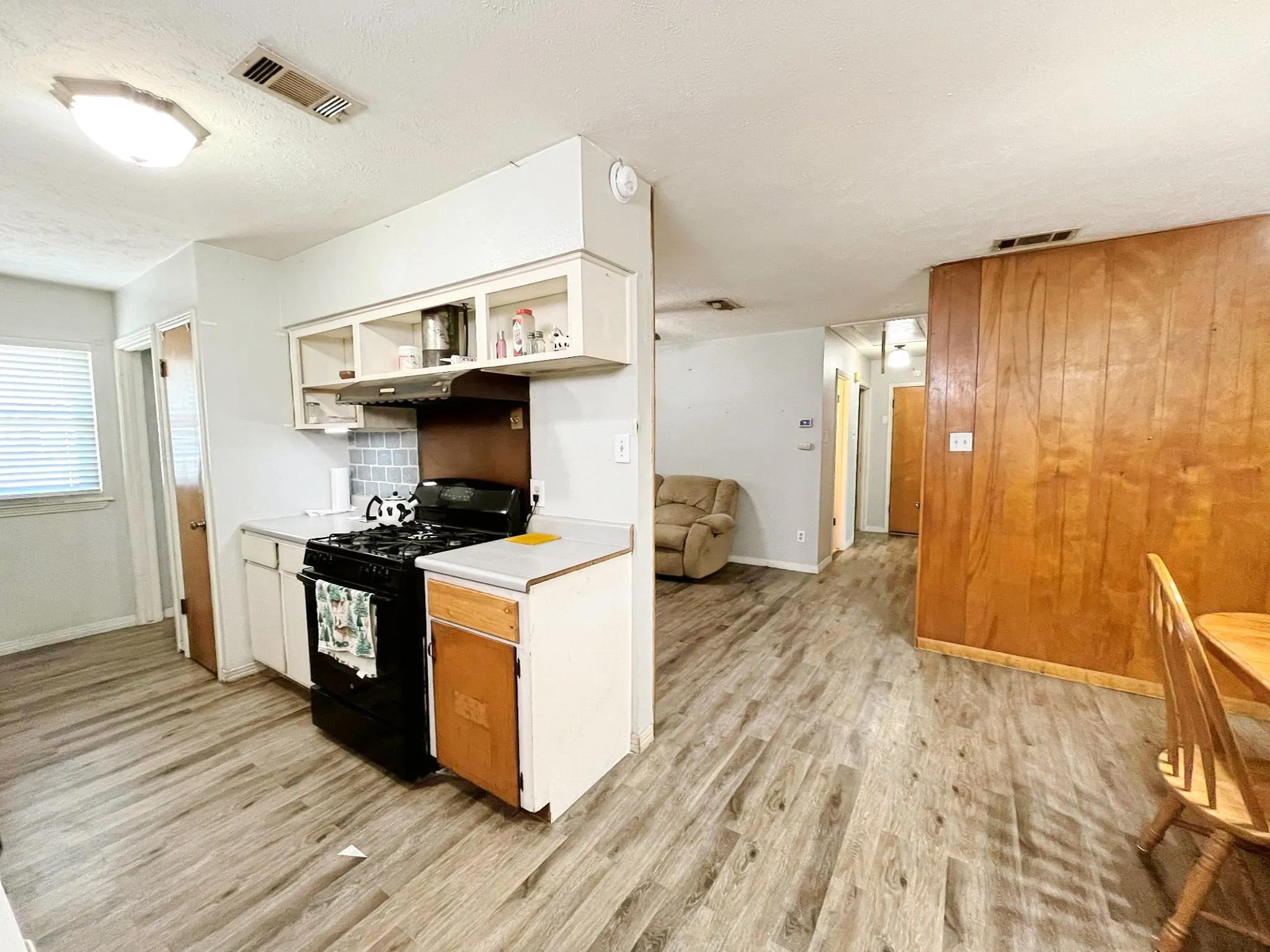 Single Family Residence For Sale in Dallas County , 904 Miranda Drive, Mesquite, Texas 75149, 4 Bedroom, 2 Bathroom, 1 Garage spaces, 1,498 Sqft, built in 1962, mls#21267651, Real Estate Agent in Mesquite, Homes For Sale in Dallas county, Homes For Sale in Mesquite, Realtor in Mesquite Texas, Real Estate Brokerage Independent Realty Texas, Luminita Cordes Realtor