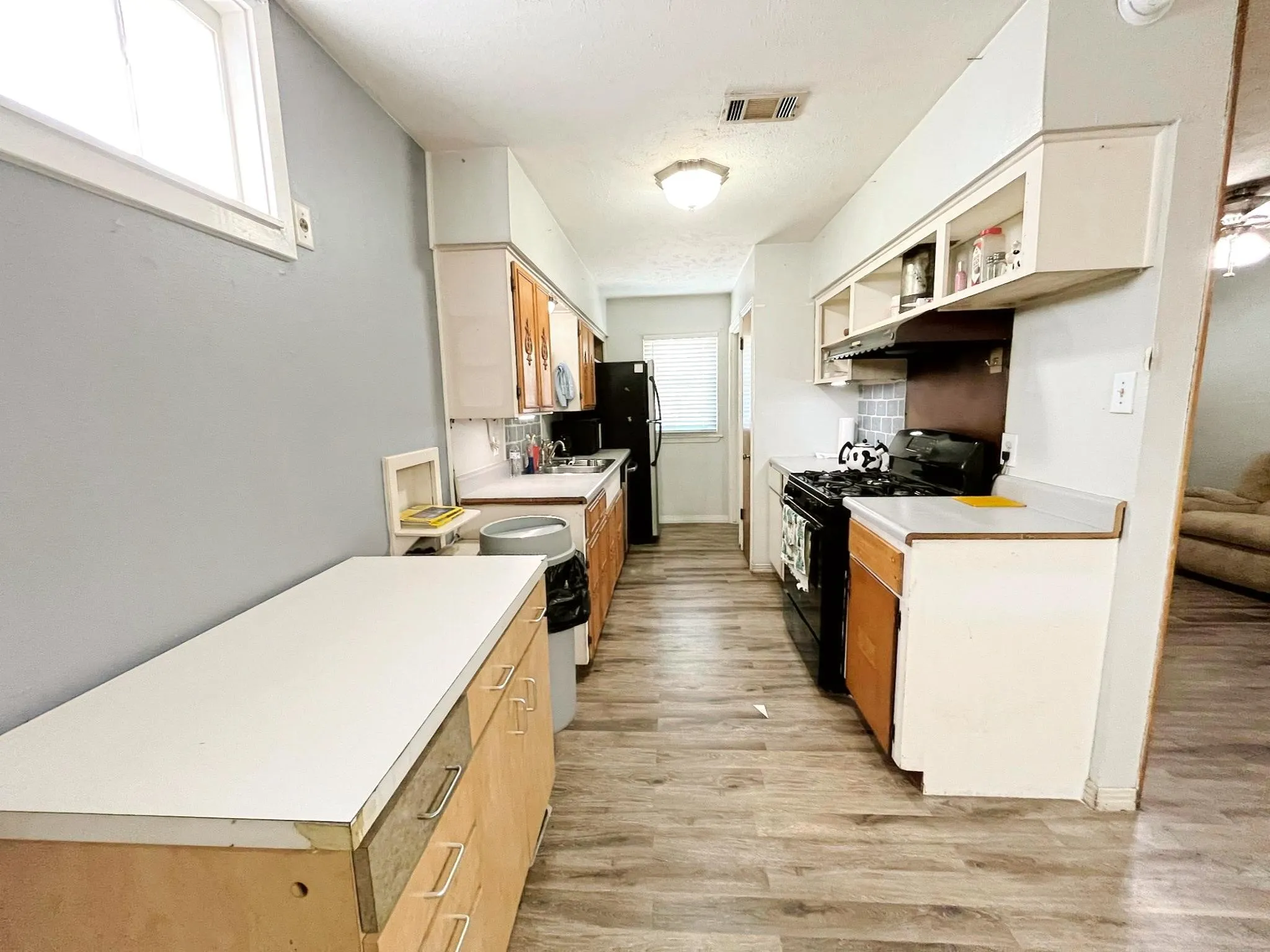 Single Family Residence For Sale in Dallas County , 904 Miranda Drive, Mesquite, Texas 75149, 4 Bedroom, 2 Bathroom, 1 Garage spaces, 1,498 Sqft, built in 1962, mls#21267651, Real Estate Agent in Mesquite, Homes For Sale in Dallas county, Homes For Sale in Mesquite, Realtor in Mesquite Texas, Real Estate Brokerage Independent Realty Texas, Luminita Cordes Realtor
