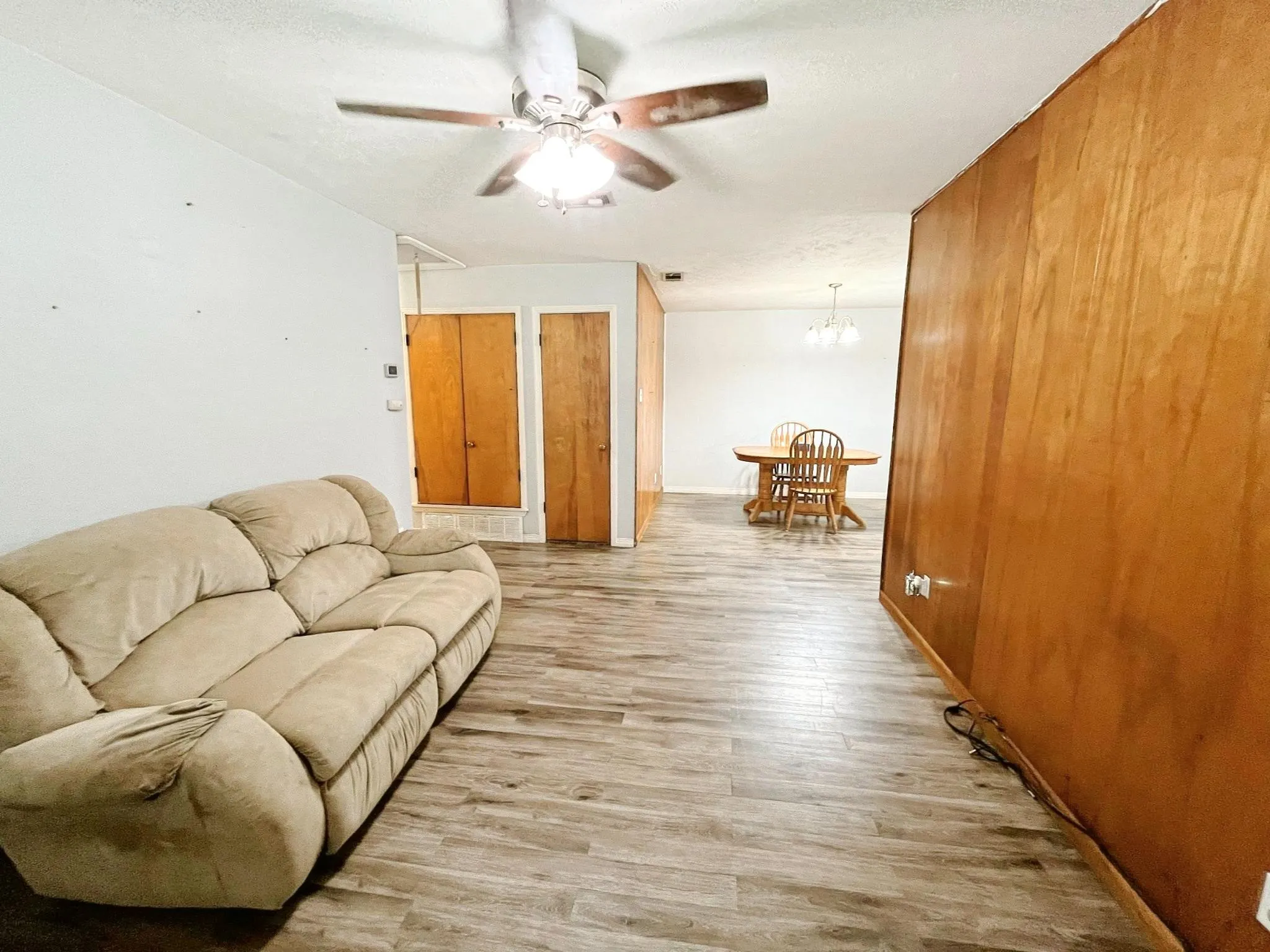 Single Family Residence For Sale in Dallas County , 904 Miranda Drive, Mesquite, Texas 75149, 4 Bedroom, 2 Bathroom, 1 Garage spaces, 1,498 Sqft, built in 1962, mls#21267651, Real Estate Agent in Mesquite, Homes For Sale in Dallas county, Homes For Sale in Mesquite, Realtor in Mesquite Texas, Real Estate Brokerage Independent Realty Texas, Luminita Cordes Realtor