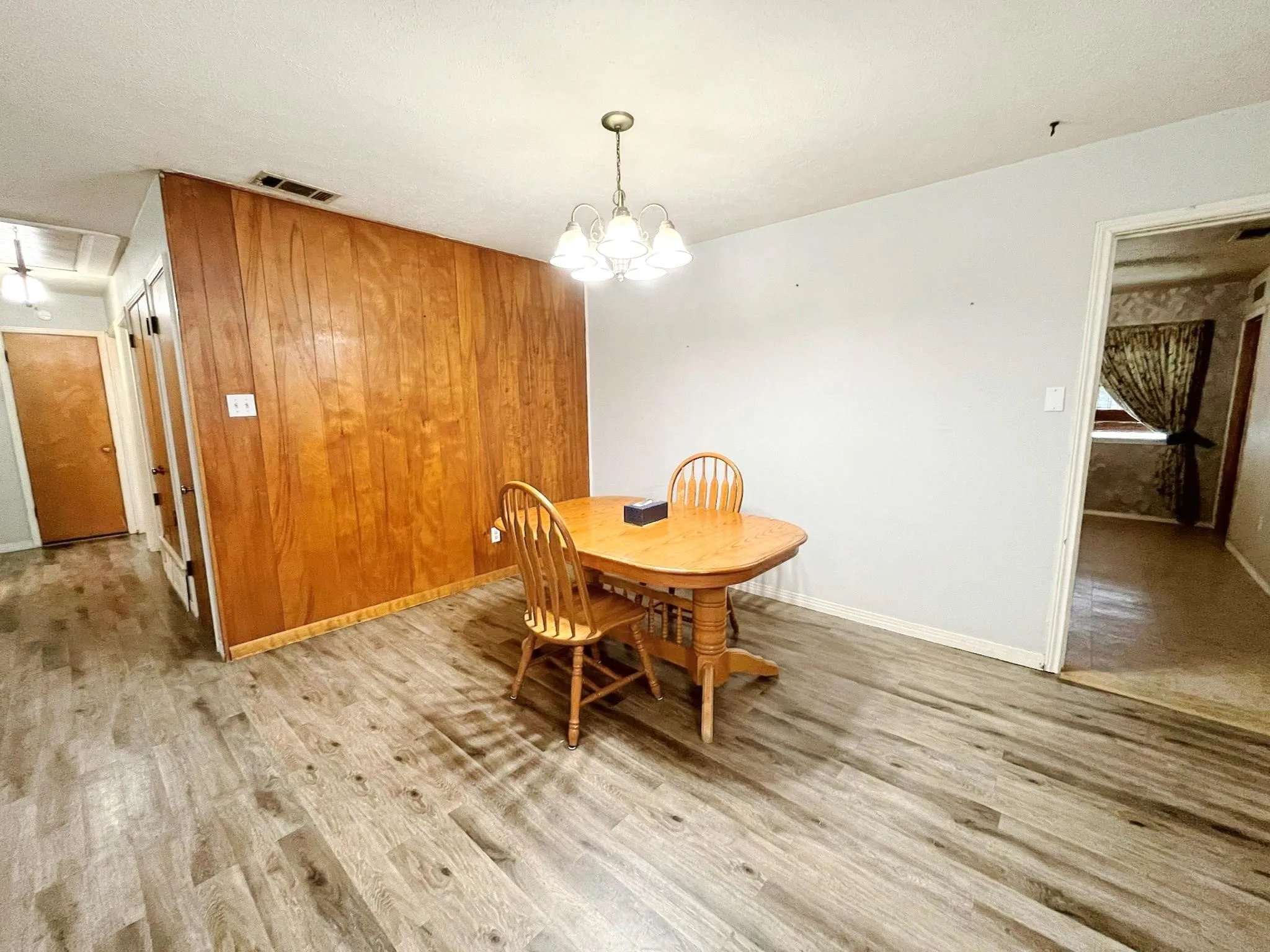 Single Family Residence For Sale in Dallas County , 904 Miranda Drive, Mesquite, Texas 75149, 4 Bedroom, 2 Bathroom, 1 Garage spaces, 1,498 Sqft, built in 1962, mls#21267651, Real Estate Agent in Mesquite, Homes For Sale in Dallas county, Homes For Sale in Mesquite, Realtor in Mesquite Texas, Real Estate Brokerage Independent Realty Texas, Luminita Cordes Realtor
