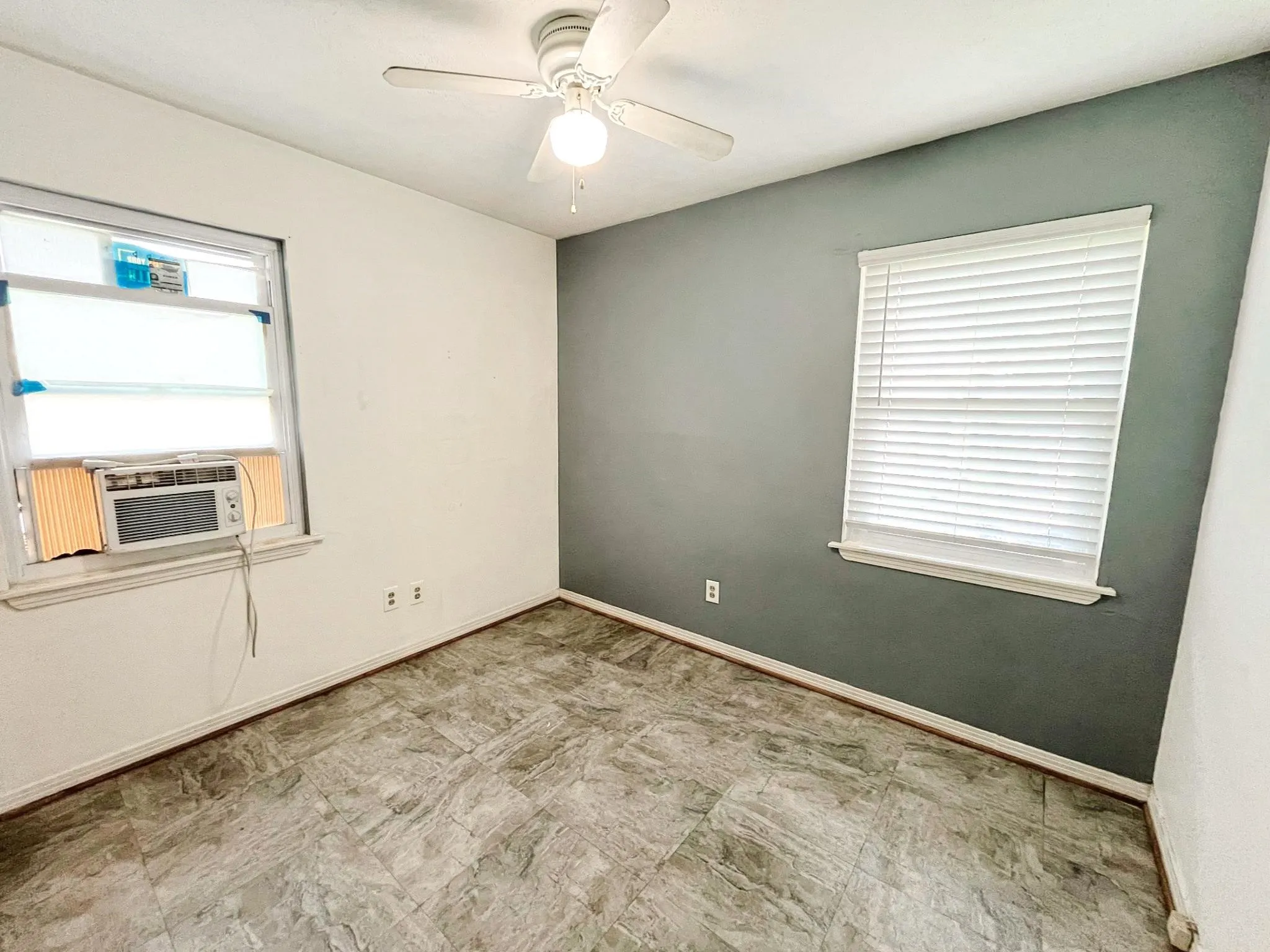 Single Family Residence For Sale in Dallas County , 904 Miranda Drive, Mesquite, Texas 75149, 4 Bedroom, 2 Bathroom, 1 Garage spaces, 1,498 Sqft, built in 1962, mls#21267651, Real Estate Agent in Mesquite, Homes For Sale in Dallas county, Homes For Sale in Mesquite, Realtor in Mesquite Texas, Real Estate Brokerage Independent Realty Texas, Luminita Cordes Realtor