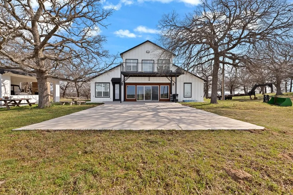 Single Family Residence For Sale in Cooke County , 1091 County Road 345, Forestburg, Texas 76239, 3 Bedrooms, 2 Bathrooms, Garage spaces, 2,220 Sqft, built in 2020, Price $700,000, mls#21268733, Real Estate Agent in Forestburg, Homes For Sale in Cooke county, Homes For Sale in Forestburg, Realtor in Forestburg Texas, Real Estate Brokerage Independent Realty Texas, Luminita Cordes Realtor