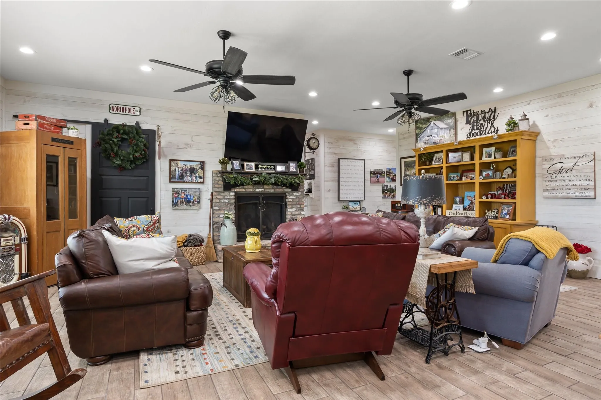 Single Family Residence For Sale in Erath County , 965 County Road 223, Stephenville, Texas 76401, 4 Bedroom, 3 Bathroom, Garage spaces, 3,200 Sqft, built in 2020, mls#21267590, Real Estate Agent in Stephenville, Homes For Sale in Erath county, Homes For Sale in Stephenville, Realtor in Stephenville Texas, Real Estate Brokerage Independent Realty Texas, Luminita Cordes Realtor