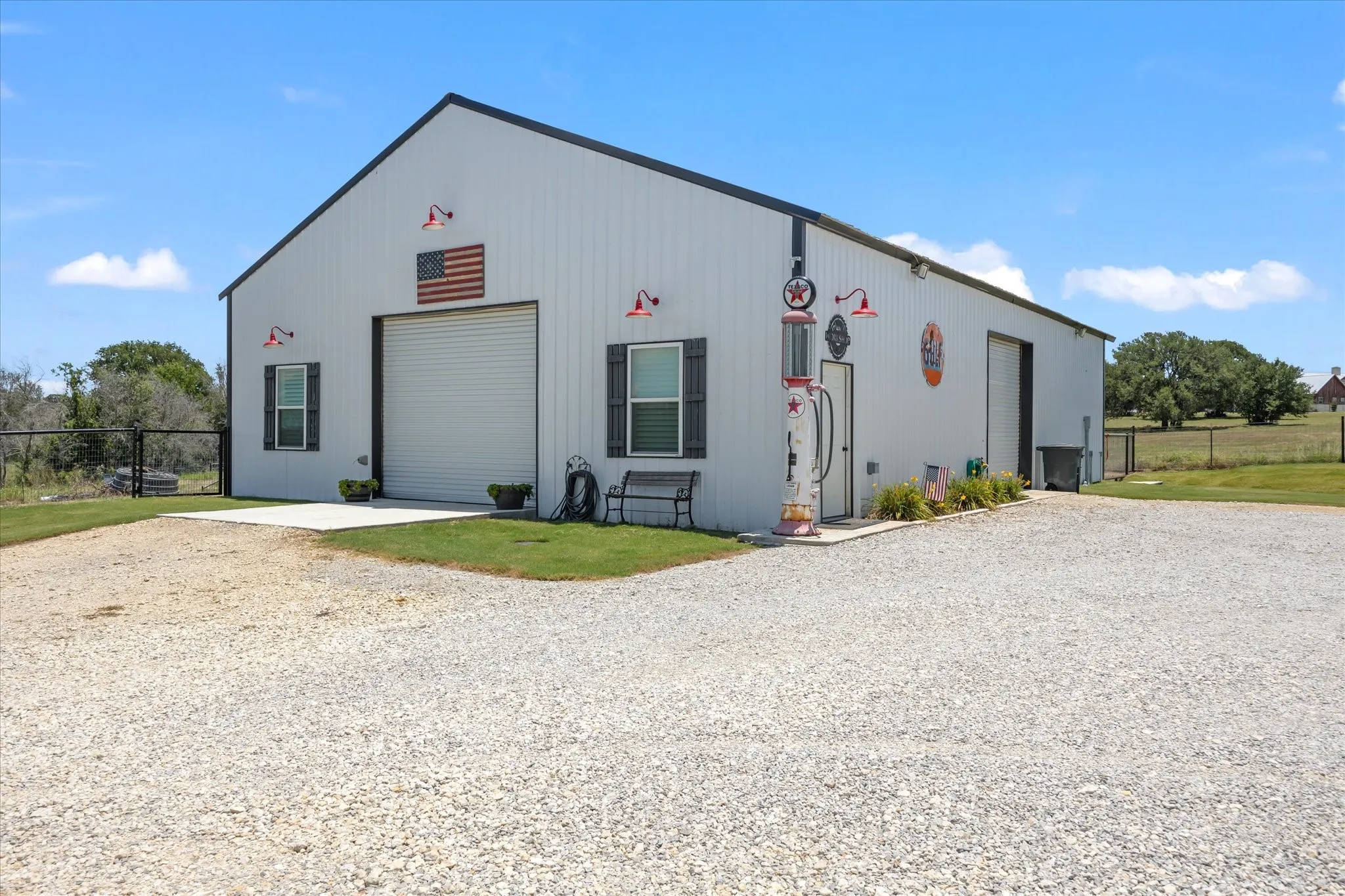 Single Family Residence For Sale in Erath County , 965 County Road 223, Stephenville, Texas 76401, 4 Bedroom, 3 Bathroom, Garage spaces, 3,200 Sqft, built in 2020, mls#21267590, Real Estate Agent in Stephenville, Homes For Sale in Erath county, Homes For Sale in Stephenville, Realtor in Stephenville Texas, Real Estate Brokerage Independent Realty Texas, Luminita Cordes Realtor