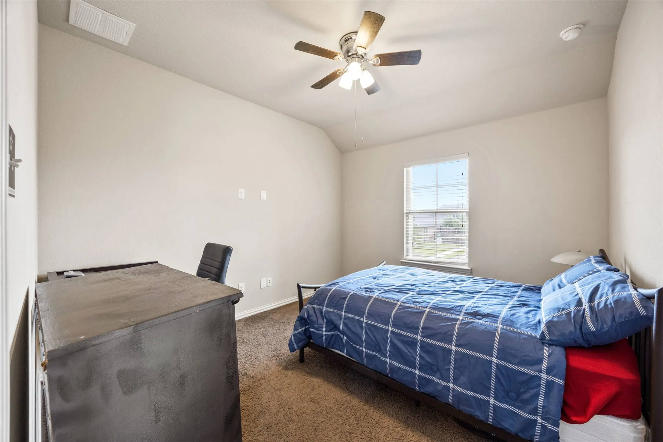 Carpeted room featuring a single window with horizontal blinds, a ceiling fan with light fixture, and neutral painted walls