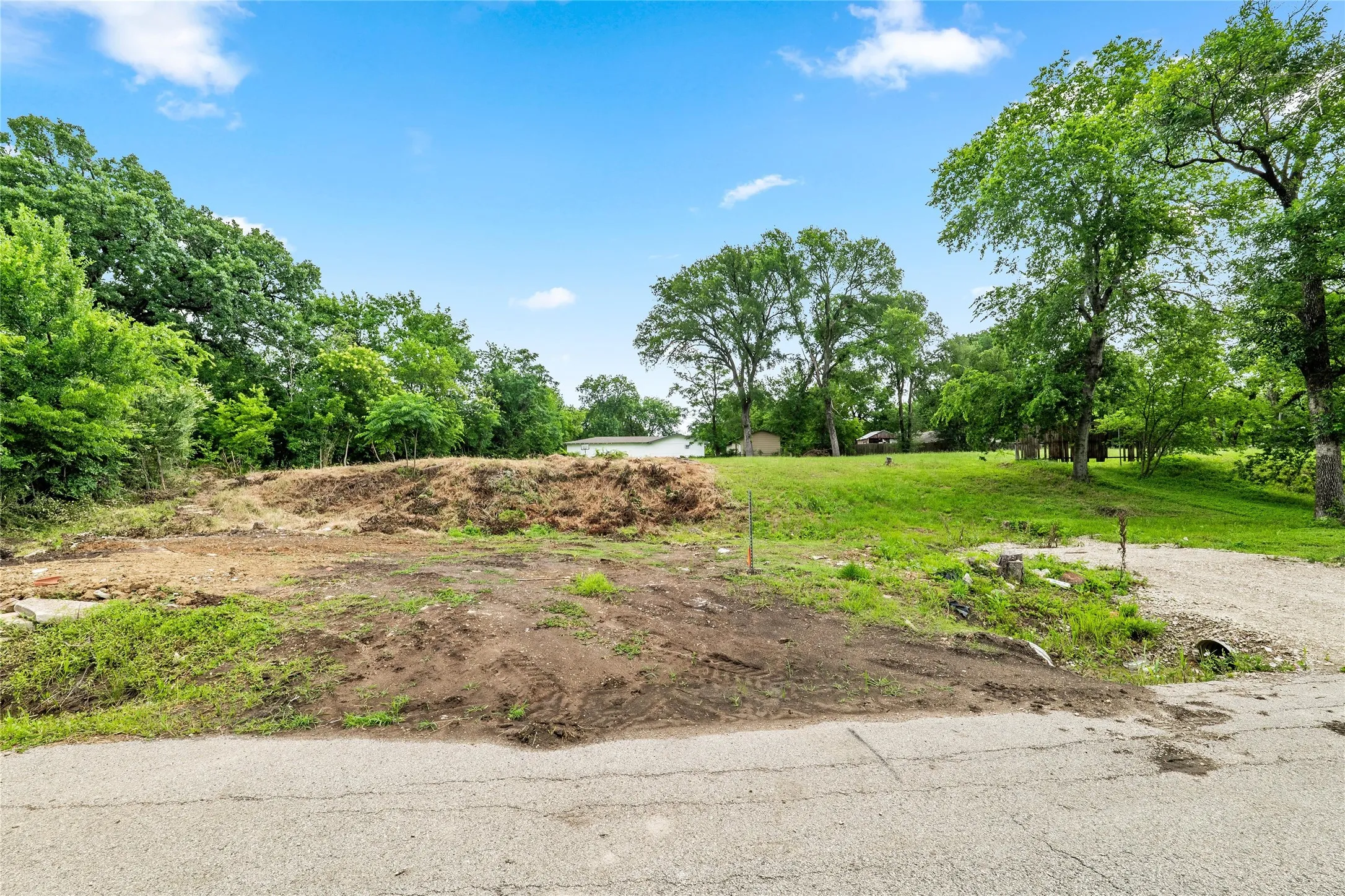 Unimproved Land For Sale in Dallas County , 2434 Tallyho Lane, Dallas, Texas 75212, 0, 0, Garage spaces, 0 Sqft, built in 0, Price $59,999, mls#21266923, Real Estate Agent in Dallas, Homes For Sale in Dallas county, Homes For Sale in Dallas, Realtor in Dallas Texas, Real Estate Brokerage Independent Realty Texas, Luminita Cordes Realtor