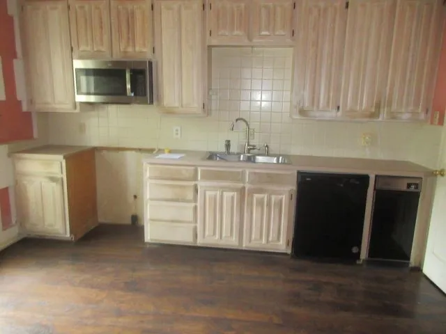 Single Family Residence For Sale in Tarrant County , 1709 Norwood Lane, Arlington, Texas 76013, 4 Bedroom, 5 Bathroom, Garage spaces, 4,862 Sqft, built in 1981, mls#21268743, Real Estate Agent in Arlington, Homes For Sale in Tarrant county, Homes For Sale in Arlington, Realtor in Arlington Texas, Real Estate Brokerage Independent Realty Texas, Luminita Cordes Realtor