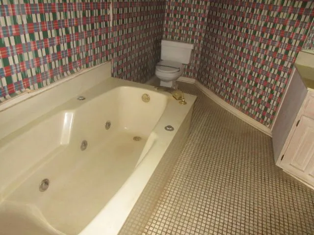 Single Family Residence For Sale in Tarrant County , 1709 Norwood Lane, Arlington, Texas 76013, 4 Bedroom, 5 Bathroom, Garage spaces, 4,862 Sqft, built in 1981, mls#21268743, Real Estate Agent in Arlington, Homes For Sale in Tarrant county, Homes For Sale in Arlington, Realtor in Arlington Texas, Real Estate Brokerage Independent Realty Texas, Luminita Cordes Realtor