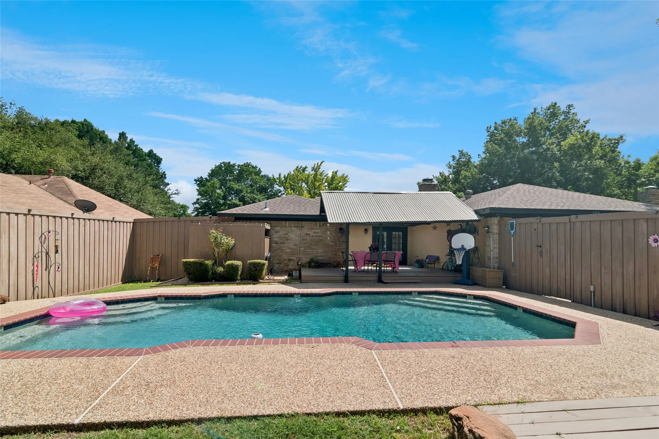 Single Family Residence For Sale in Dallas County , 5110 Vera Cruz Drive, Garland, Texas 75043, 4 Bedroom, 2 Bathroom, 2 Garage spaces, 1,773 Sqft, built in 1979, mls#21257711, Real Estate Agent in Garland, Homes For Sale in Dallas county, Homes For Sale in Garland, Realtor in Garland Texas, Real Estate Brokerage Independent Realty Texas, Luminita Cordes Realtor