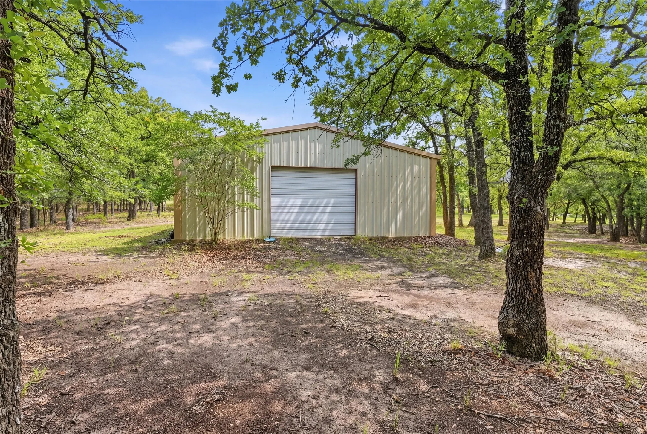 Single Family Residence For Sale in Parker County , 705 Boling Ranch Road, Azle, Texas 76020, 5 Bedroom, 3 Bathroom, 3 Garage spaces, 3,503 Sqft, built in 2002, mls#21266456, Real Estate Agent in Azle, Homes For Sale in Parker county, Homes For Sale in Azle, Realtor in Azle Texas, Real Estate Brokerage Independent Realty Texas, Luminita Cordes Realtor