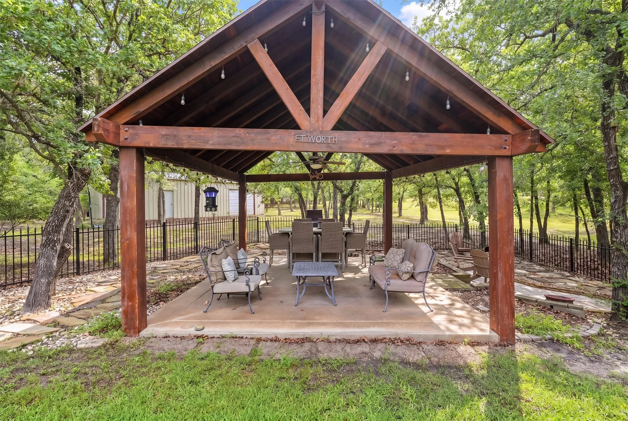 Single Family Residence For Sale in Parker County , 705 Boling Ranch Road, Azle, Texas 76020, 5 Bedroom, 3 Bathroom, 3 Garage spaces, 3,503 Sqft, built in 2002, mls#21266456, Real Estate Agent in Azle, Homes For Sale in Parker county, Homes For Sale in Azle, Realtor in Azle Texas, Real Estate Brokerage Independent Realty Texas, Luminita Cordes Realtor