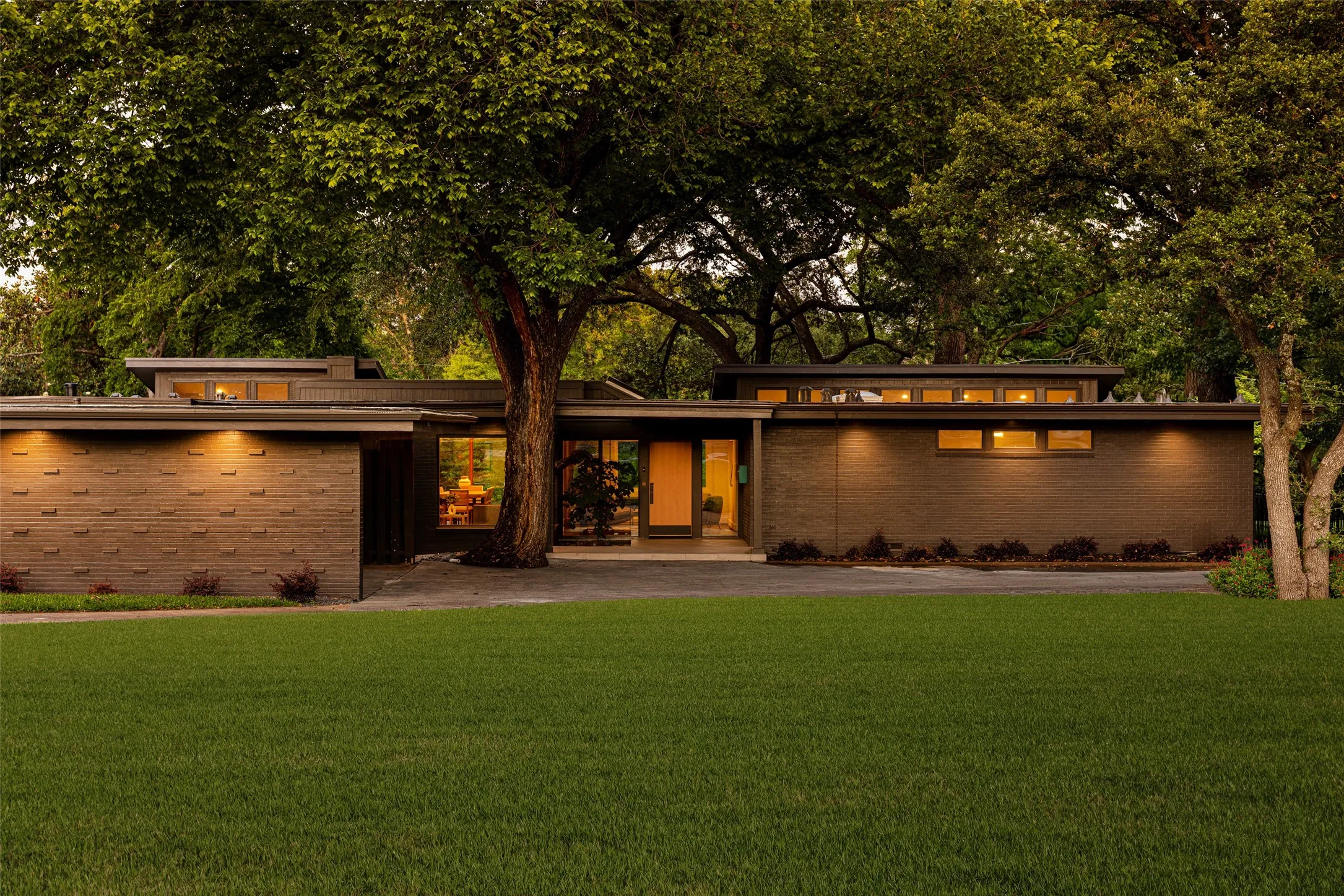 Single Family Residence For Sale in Dallas County , 11116 Westmere Circle, Dallas, Texas 75230, 3 Bedroom, 4 Bathroom, Garage spaces, 3,608 Sqft, built in 1958, mls#21268806, Real Estate Agent in Dallas, Homes For Sale in Dallas county, Homes For Sale in Dallas, Realtor in Dallas Texas, Real Estate Brokerage Independent Realty Texas, Luminita Cordes Realtor