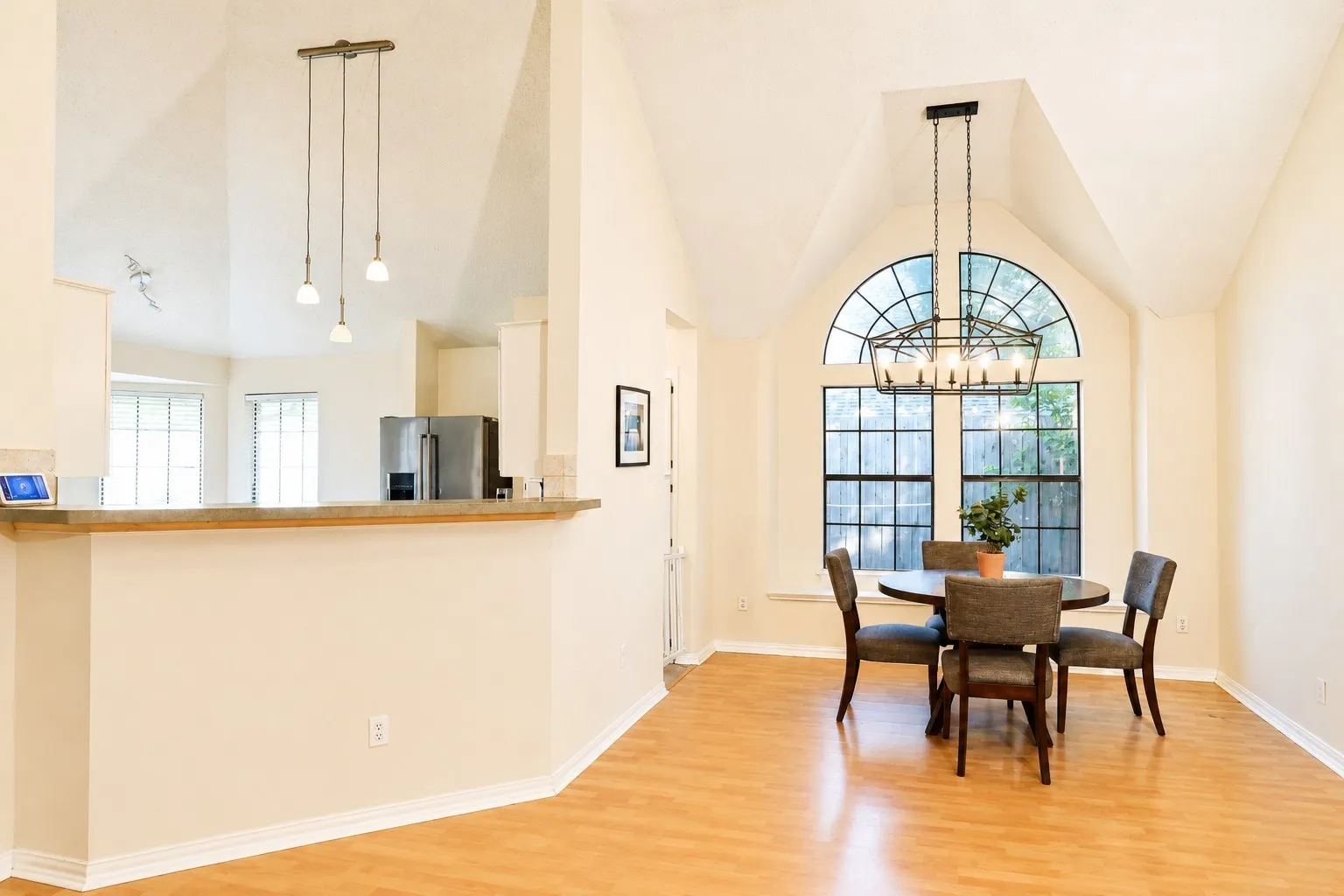 Single Family Residence For Sale in Dallas County , 2222 Country Hollow Lane, Garland, Texas 75040, 3 Bedroom, 2 Bathroom, 2 Garage spaces, 1,669 Sqft, built in 1993, mls#21263012, Real Estate Agent in Garland, Homes For Sale in Dallas county, Homes For Sale in Garland, Realtor in Garland Texas, Real Estate Brokerage Independent Realty Texas, Luminita Cordes Realtor