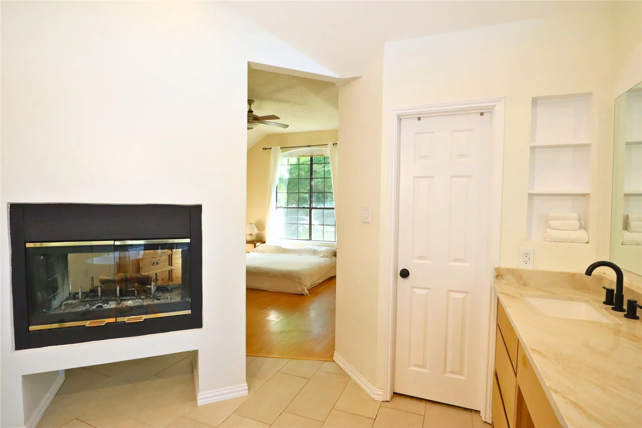 Single Family Residence For Sale in Dallas County , 2222 Country Hollow Lane, Garland, Texas 75040, 3 Bedroom, 2 Bathroom, 2 Garage spaces, 1,669 Sqft, built in 1993, mls#21263012, Real Estate Agent in Garland, Homes For Sale in Dallas county, Homes For Sale in Garland, Realtor in Garland Texas, Real Estate Brokerage Independent Realty Texas, Luminita Cordes Realtor