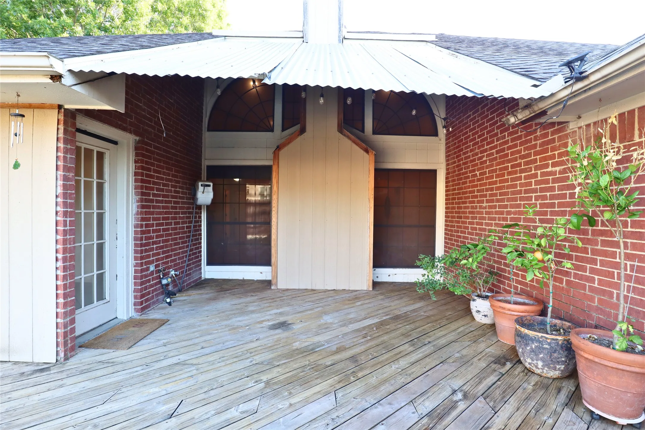 Single Family Residence For Sale in Dallas County , 2222 Country Hollow Lane, Garland, Texas 75040, 3 Bedroom, 2 Bathroom, 2 Garage spaces, 1,669 Sqft, built in 1993, mls#21263012, Real Estate Agent in Garland, Homes For Sale in Dallas county, Homes For Sale in Garland, Realtor in Garland Texas, Real Estate Brokerage Independent Realty Texas, Luminita Cordes Realtor