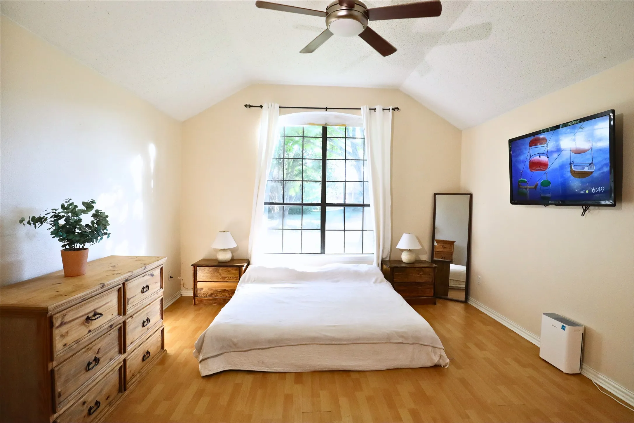 Single Family Residence For Sale in Dallas County , 2222 Country Hollow Lane, Garland, Texas 75040, 3 Bedroom, 2 Bathroom, 2 Garage spaces, 1,669 Sqft, built in 1993, mls#21263012, Real Estate Agent in Garland, Homes For Sale in Dallas county, Homes For Sale in Garland, Realtor in Garland Texas, Real Estate Brokerage Independent Realty Texas, Luminita Cordes Realtor