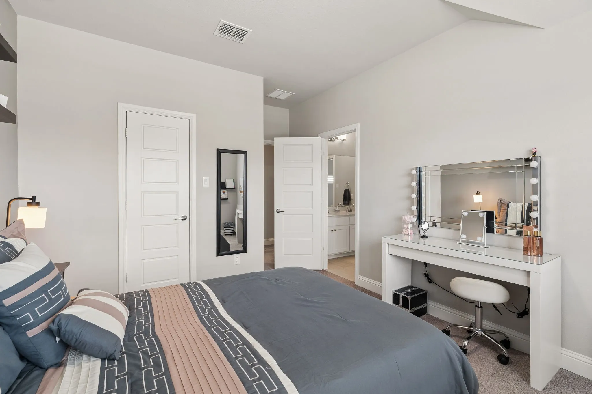 Single Family Residence For Sale in Denton County , 16458 Creek Plum Road, Frisco, Texas 75033, 4 Bedroom, 5 Bathroom, 3 Garage spaces, 3,656 Sqft, built in 2022, mls#21268842, Real Estate Agent in Frisco, Homes For Sale in Denton county, Homes For Sale in Frisco, Realtor in Frisco Texas, Real Estate Brokerage Independent Realty Texas, Luminita Cordes Realtor