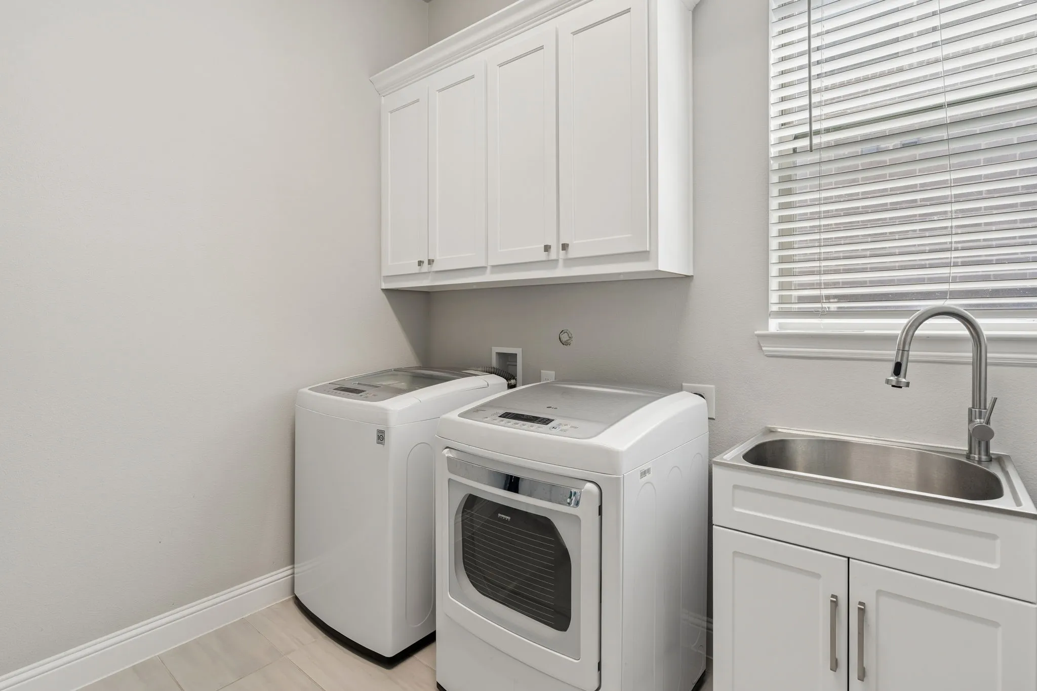 Single Family Residence For Sale in Denton County , 16458 Creek Plum Road, Frisco, Texas 75033, 4 Bedroom, 5 Bathroom, 3 Garage spaces, 3,656 Sqft, built in 2022, mls#21268842, Real Estate Agent in Frisco, Homes For Sale in Denton county, Homes For Sale in Frisco, Realtor in Frisco Texas, Real Estate Brokerage Independent Realty Texas, Luminita Cordes Realtor